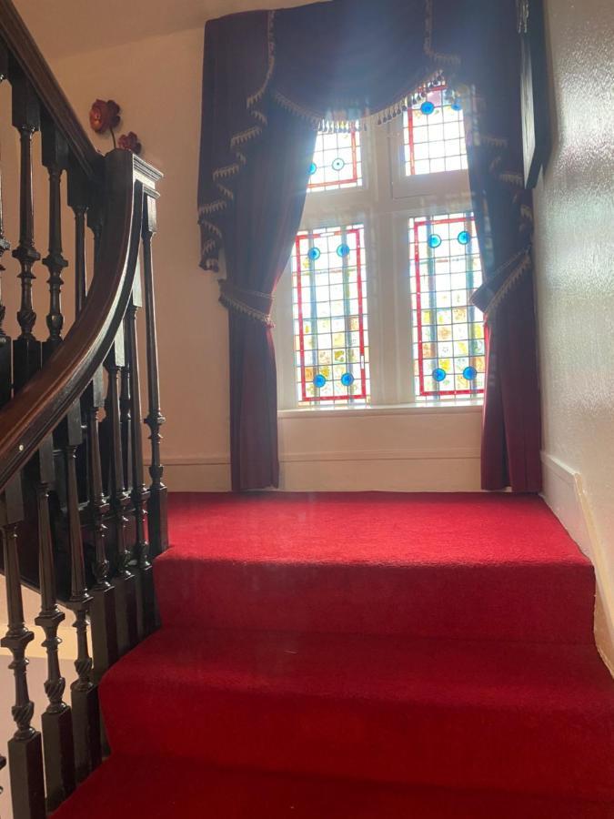 Parlors Hall Отель 2*