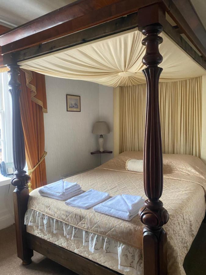 Hotel Parlors Hall 2*